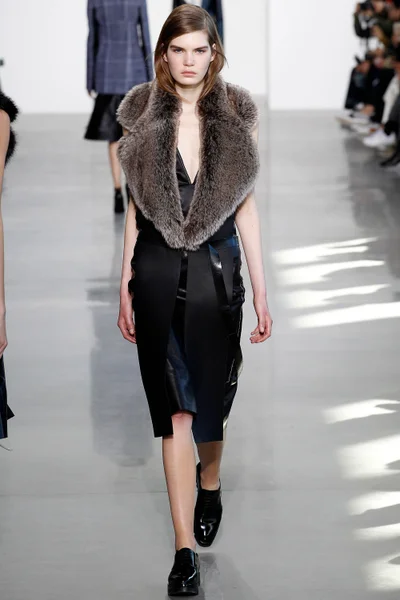 Look 16